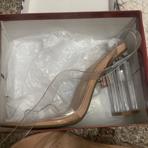 Never worn heels ! - Picture 2 of 3